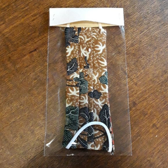 2/$20 Face Masks - Picture 3 of 4